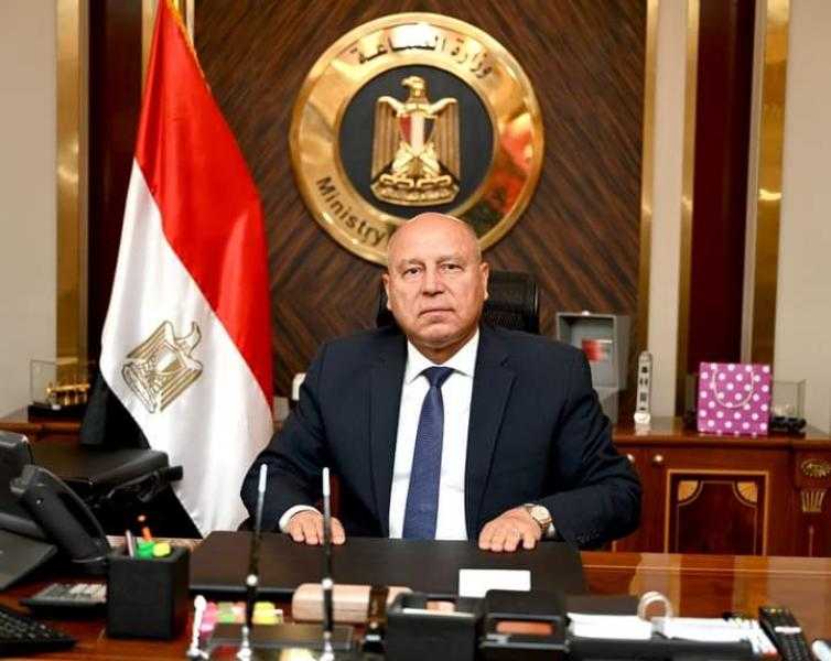 وزير النقل يشهد إطلاق سيارة إكسيد المنتجة في مصر ويتفقد خطوط الإنتاج بالمصنع